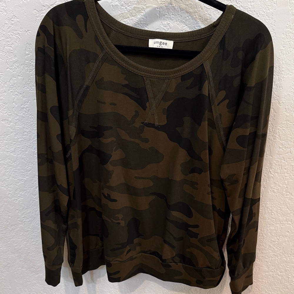 Umgee Olive and Black Camouflage Sweatshirt, Size Large